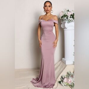 NWT! Beautiful Off-Shoulder Gown Lavender